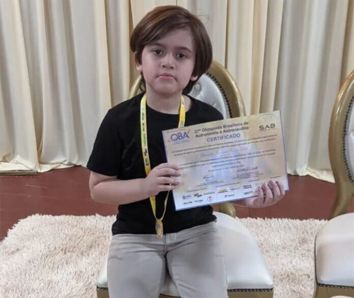 Aos 7 anos, ele venceu competição realizada pela Sociedade Astronômica Brasileira; Garoto demonstra interesse em seguir carreira nas ciências espaciais