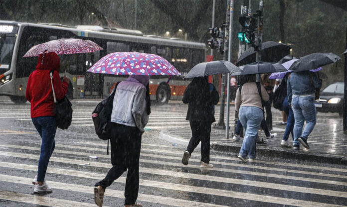 Regiões devem se preparar para um dia chuvoso.