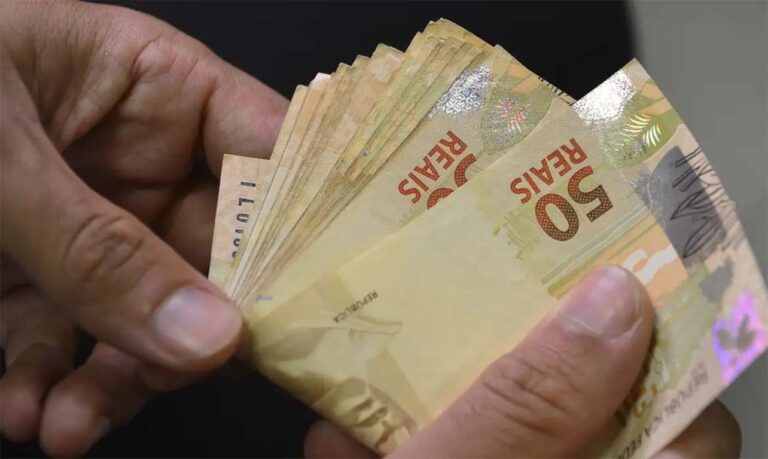 Dieese: pagamento do Décimo Terceiro deve injetar R$ 321,4 bilhões na economia Dieese: pagamento do Décimo Terceiro deve injetar R$ 321,4 bilhões na economia