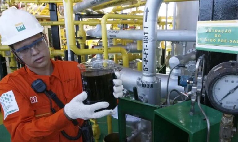 Influenciaram recuo produtos como coque e derivados de petróleo, segundo levantamento divulgado nesta quarta-feira (4) pelo IBGE