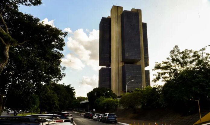 Sem Título-4 Expectativa é que Selic chegue a 12% neste ano, segundo Boletim Focus; Veja também previsão para o IPCA e dólar