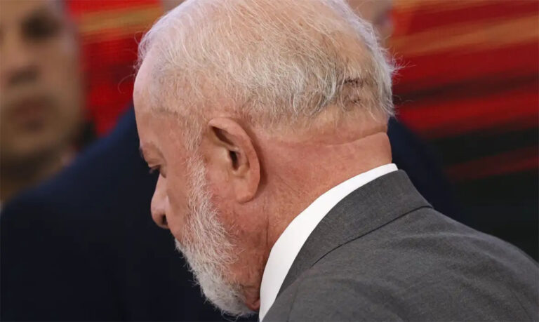 Presidente Lula encontra-se lúcido e acordado e ficará internado por mais 48h no Hospital Sírio-Libanês, em São Paulo