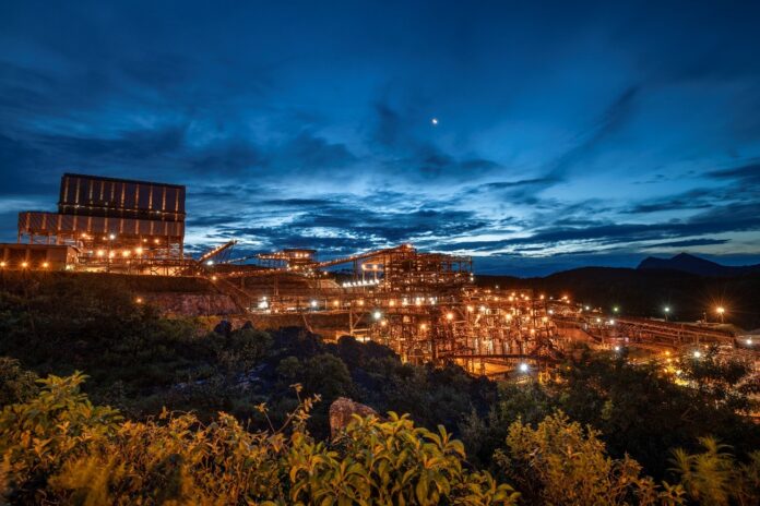 Serra da Serpentina Nos termos da transação, a Vale transferirá os direitos minerais e propriedades da Serra da Serpentina para a Anglo American e pagará US$ 157,5 milhões