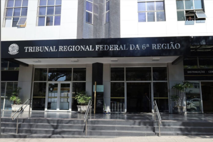 Tribunal Regional Federal da 6ª Região Em comunicado oficial, o TRF-6 esclareceu que a empresa responsável pela manutenção dos elevadores estava realizando um processo de modernização dos equipamentos