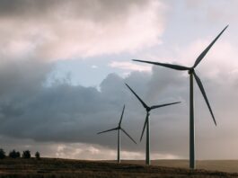 O projeto está agora em debate no Senado, e se aprovado com as emendas incluídas, pode não só resultar em um aumento na tarifa da conta de luz para os mineiros, como também criar uma distorção nas políticas energéticas do país