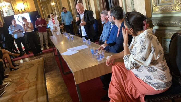 Mantendo a tradição de chapa única e eleição por aclamação, a associação escolheu como novo presidente o prefeito de Ouro Preto, Ângelo Oswaldo
