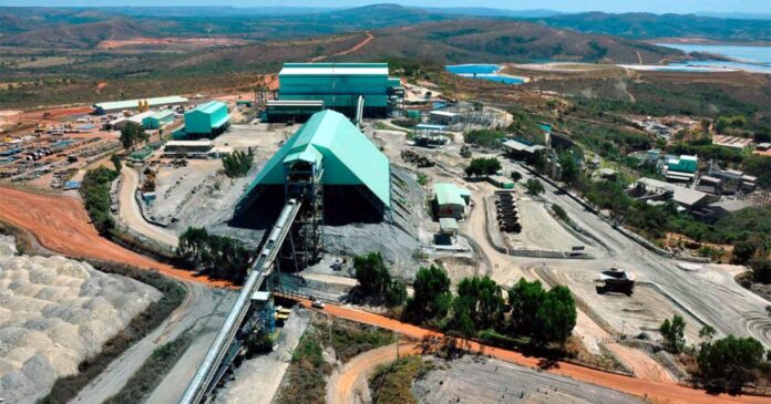 Kinross Brasil Mineração A Kinross Brasil Mineração oferece uma remuneração competitiva, que inclui salário compatível com o mercado e uma gama de benefícios que garantem qualidade de vida aos seus colaboradores