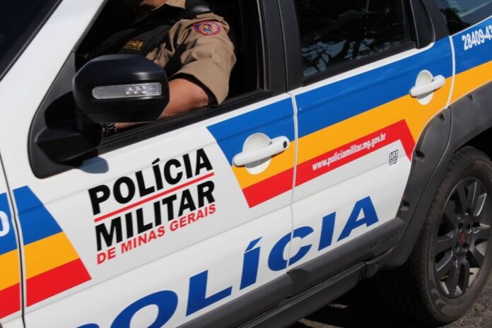 PM A causa da morte ainda não foi esclarecida. A perícia da Polícia Civil não conseguiu determinar a natureza das lesões que provocaram o falecimento. O corpo foi encaminhado para o Instituto Médico Legal (IML) para exames complementares que possam elucidar as circunstâncias do caso