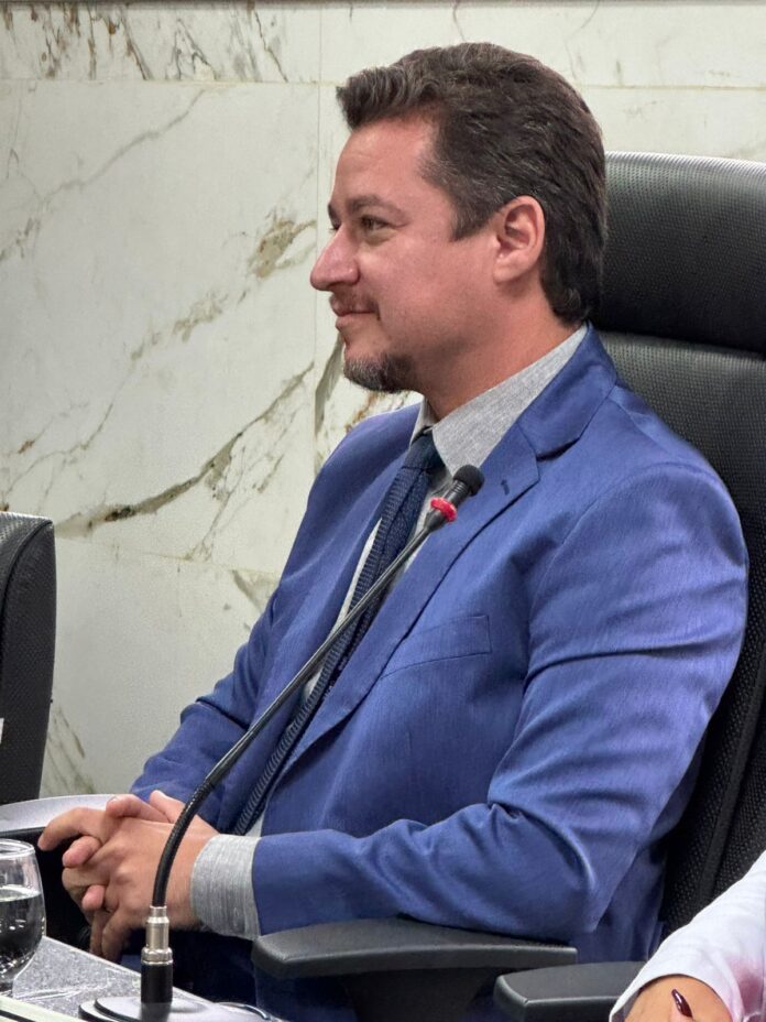Entre os projetos que serão priorizados, Carlinhos destacou a diversificação econômica, onde a Câmara e a Prefeitura de Itabira trabalharão para acelerar esse processo, especialmente em um momento de grandes desafios para o setor mineral, com a perspectiva do fim das operações da Vale