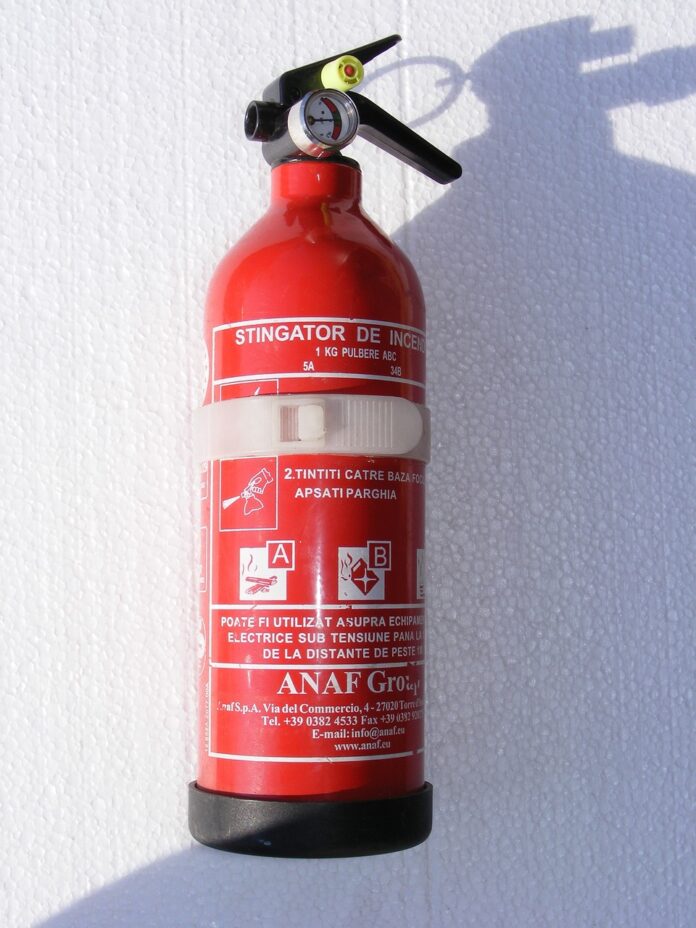 extinguisher-88282_1280 Mudança para o uso do extintor de incêndio nos carros pode ser aprovada no Senado e gerar impacto para motoristas em todo o país
