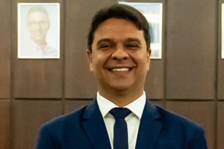 Fernando Linhares é eleito pelos vereadores de João Monlevade para a presidência da Câmara.