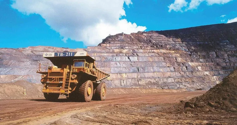 As posições disponíveis na CSN Mineração incluem mecânico II, auxiliar de topografia e especialista em engenharia