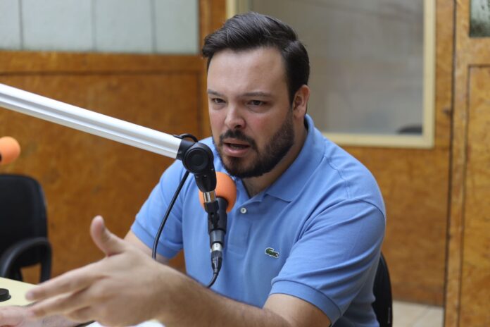 Sem título-1 O itabirano Gabriel Quintão (PDT) acaba de ser anunciado como novo secretário de Desenvolvimento Econômico, da prefeitura de São Gonçalo do Rio Abaixo. O convite partiu do prefeito reeleito, o empresário Raimundo Nonato de Barcelos, Nozinho (PDT).