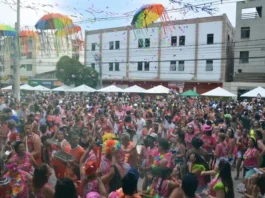 Com uma programação cheia de blocos carnavalescos, música ao vivo e animação garantida, o evento, organizado pela Prefeitura de João Monlevade e pela Fundação Casa de Cultura, promete agradar a todos os gostos