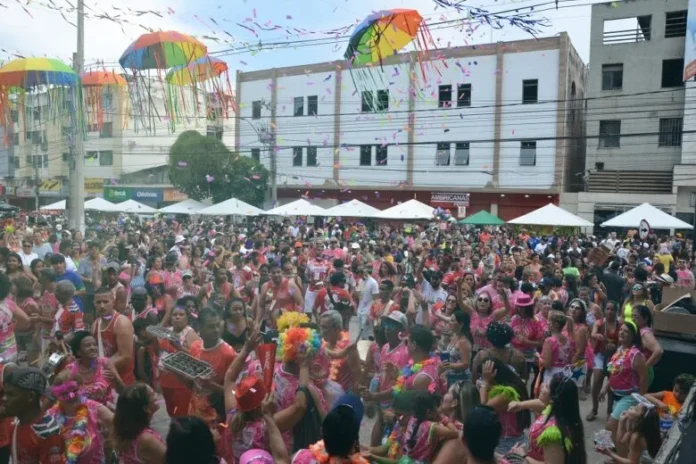 Pre-Carnaval-780x520.jpg Com uma programação cheia de blocos carnavalescos, música ao vivo e animação garantida, o evento, organizado pela Prefeitura de João Monlevade e pela Fundação Casa de Cultura, promete agradar a todos os gostos
