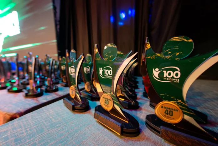 Prêmio 100 Melhores 2025 Com 24 edições realizadas, o Prêmio 100 Melhores destaca as marcas mais lembradas em 120 segmentos de mercado. Os vencedores de cada categoria são definidos com base no número de votos recebidos em cada segmento