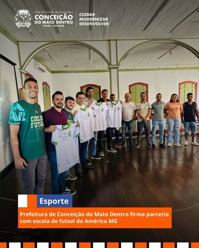Prefeitura municipal de Conceição do Mato Dentro recebe representantes do América Futebol Clube.