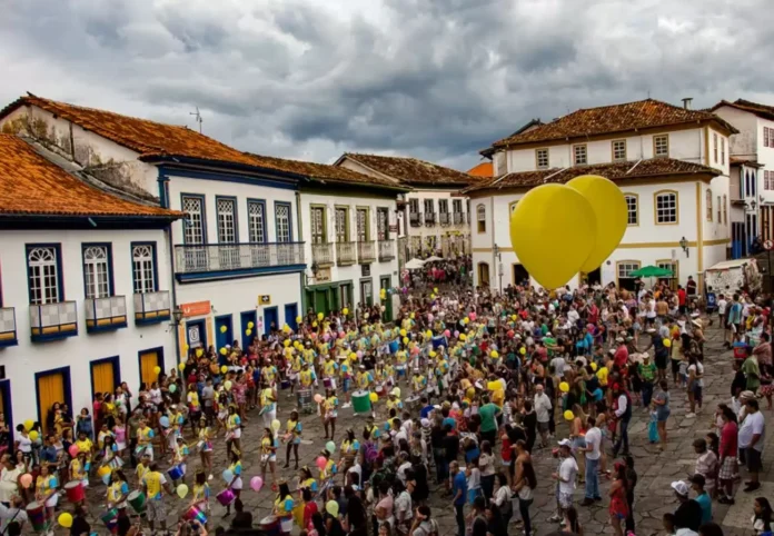 carnaval-em-Minas-Gerais.jpg A Secretaria de Estado de Cultura e Turismo (Secult) do estado informou que está monitorando esses cancelamentos, mas destacou que as prefeituras não apresentaram projetos nos editais de incentivo ao carnaval.