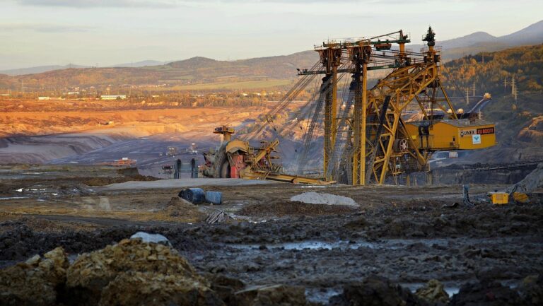 Os royalties da mineração tem grande impacto econômico, já que os royalties da mineração ajudam a financiar diversas ações no âmbito local, como infraestrutura, saúde e educação