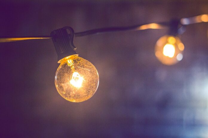 light-bulb-1867166_1280 Os desligamentos afetarão simultaneamente os bairros Cariru e Das Águas, com o fornecimento de energia interrompido no período estipulado em Ipatinga