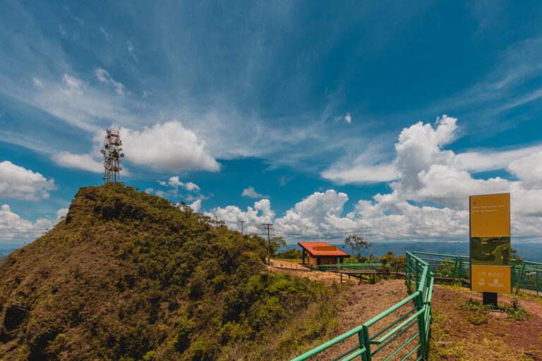 A Vale reforçou que a iniciativa trará benefícios à população, criando um novo acesso entre os bairros Mangabeiras, Belvedere e Nova Lima, além de uma nova trilha com 800 metros de extensão da Serra do Curral