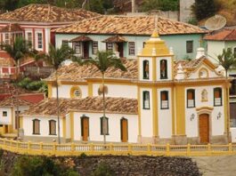 As cidades históricas de Minas Gerais sempre preservaram o carnaval mais tradicional do Estado, com seus blocos caricatos, muitos centenários, e um jeito muito peculiar de viver o carnaval e suas manifestações regionais durante os dias de folia