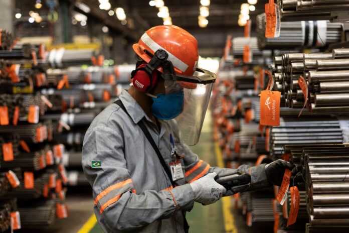 vagas-de-emprego-arcelormittal A ArcelorMittal está com novas vagas de estágio e emprego abertas em João Monlevade, Minas Gerais, oferecendo oportunidades em diversas áreas como manutenção, processos industriais e produção.