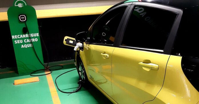 veiculos-eletricos O Estado se posiciona como o segundo maior mercado de eletrificados do Brasil, com Belo Horizonte liderando as vendas de veículos elétricos e híbridos