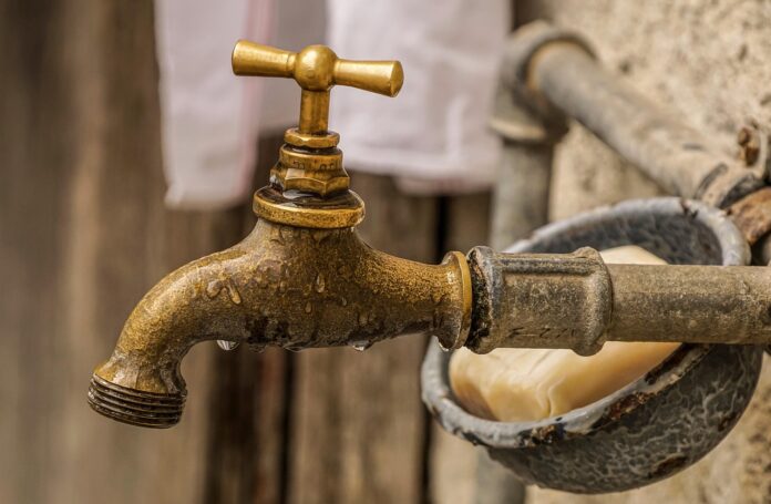 water-tap-4459689_1280 Durante os trabalhos, de 8h às 17h, o fornecimento de água nas regiões atendidas pela ETA Gatos pode ser temporariamente alterado em virtude dessa manutenção corretiva do Saae