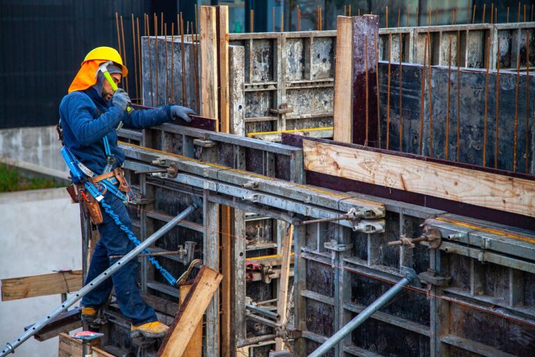 Na última sexta-feira (21) a construtora Barbosa Mello (CBM), uma das mais renomadas empresas de engenharia do Brasil, anunciou a abertura de novas vagas de emprego em Congonhas (MG) e região.