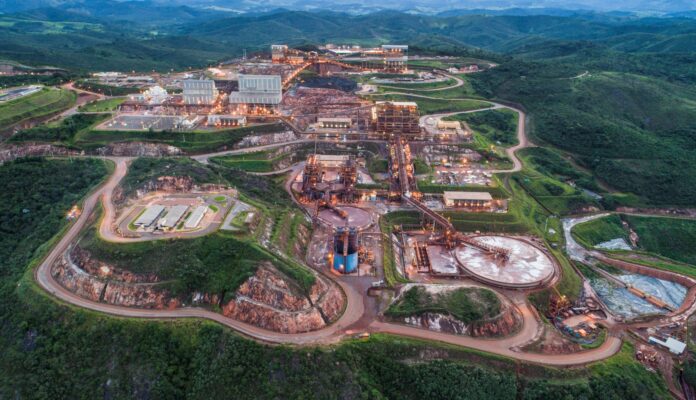 Anglo American - Minas Rio Para participar do processo seletivo na Anglo American, é desejável que os candidatos(as) possuam experiência com operação de equipamentos pesados de mineração, principalmente caminhões fora de estrada
