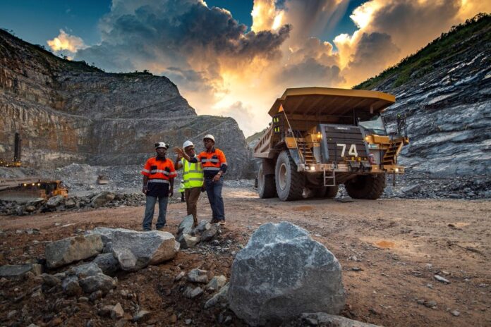 A mineradora AngloGold Ashanti, que é referência no setor, está com 9 vagas abertas para diversos níveis e áreas, incluindo posições para mulheres. As vagas estão localizadas principalmente em Sabará (MG) e Nova Lima (MG)