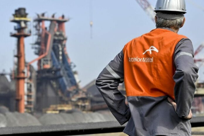 ArcelorMittal Antes do início das aulas, a ArcelorMittal realizou pesquisas internas para identificar demandas e oportunidades nas áreas da empresa. Além disso, foram estabelecidas parcerias com administrações públicas locais e associações civis e empresariais para ampliar o alcance do projeto.