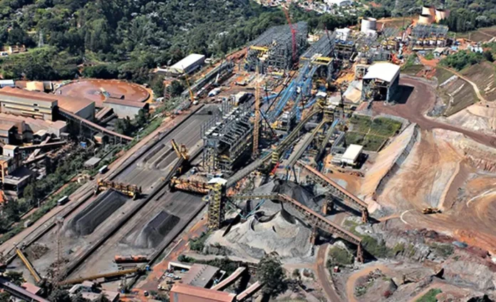 cavas de Conceição e Minas do Meio Embora a Vale tenha proposto uma série de compensações para outras cidades, como a doação de uma área para o Parque Nacional do Gandarela, que tem sede em Rio Acima, e um investimento de R$ 576.135,00 em projetos do ICMBio, o município de Itabira não seria diretamente beneficiado