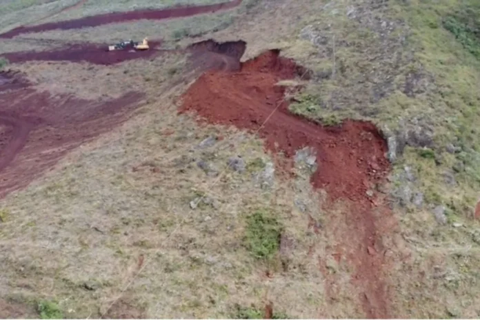 A informação que logo se espalhou foi a de que uma caverna, não mencionada no licenciamento ambiental da mineradora LC Participação, havia sido suprimida na Mina Patrimônio