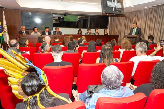 política-mpmg-reparacao-mariana-1742905624 Entre as primeiras medidas do núcleo estão a participação em reuniões com os comitês de compromitentes, a criação de mecanismos de governança, a contratação de auditorias e o monitoramento do cumprimento das obrigações previstas nos acordos de Mariana e Brumadinho