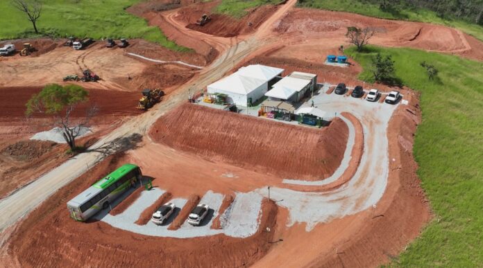 projeto-rio-tanque Com um investimento de aproximadamente R$ 1,17 bilhão, o projeto Rio Tanque tem como objetivo atender às necessidades de abastecimento de água de Itabira, com uma capacidade de fornecimento de 600 litros por segundo (l/s), superando o consumo atual estimado em 400 l/s.