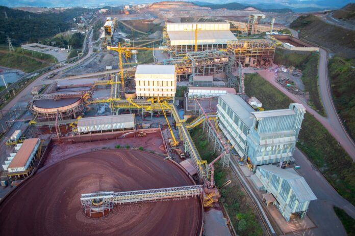 Complexo Minerador de Itabira Para mitigar os impactos ambientais, a Semad tem enfatizado o monitoramento constante da qualidade do ar e o controle das emissões de poluentes antes de liberar o licenciamento para a Vale