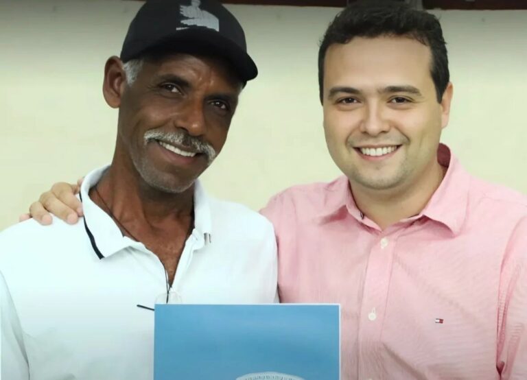Os títulos entregues em Conceição do Mato Dentro representam a legalização da posse de imóveis, simbolizando uma conquista importante dos direitos da população