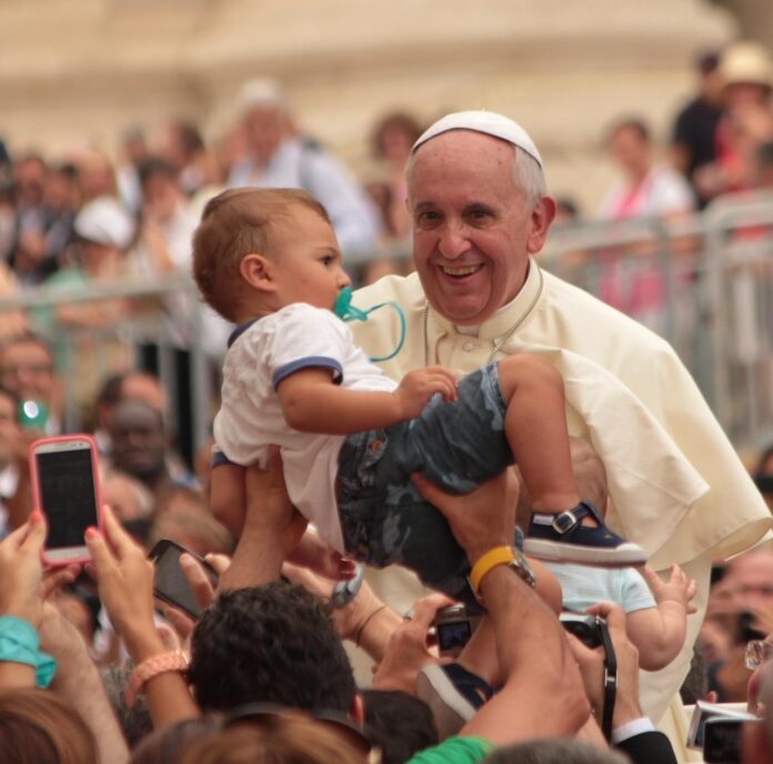 A morte do Papa Francisco encerra um ciclo iniciado em março de 2013, quando foi eleito como o primeiro líder jesuíta e também o primeiro latino-americano a comandar a Igreja Católica