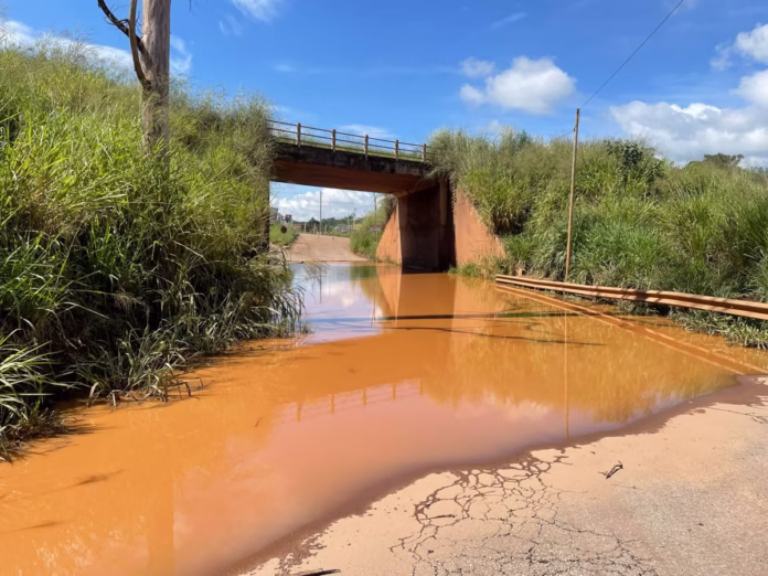 cidades-ponte-alberto-flores-1745850283 Em nota, a administração municipal afirmou que, até o momento, nenhum representante da mineradora Vale compareceu ao local do incidente
