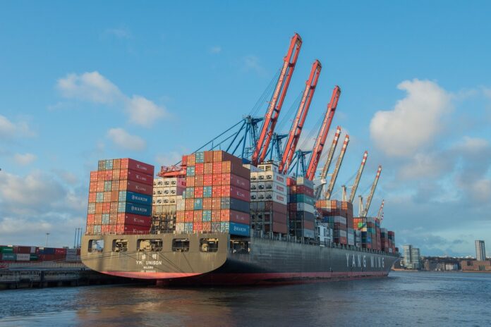 container-ship-596083_1280 Os números das exportações confirmam o protagonismo mineiro nas transações internacionais e consolidam a força da economia estadual em setores como mineração, siderurgia e agronegócio