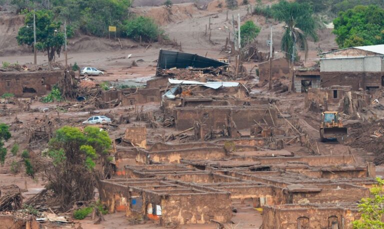 Apesar de prejuízo operacional e alerta em auditoria, Pogust Goodhead segue com processo que pede R$ 52 bilhões por danos causados pelo rompimento da barragem da Samarco, em Mariana