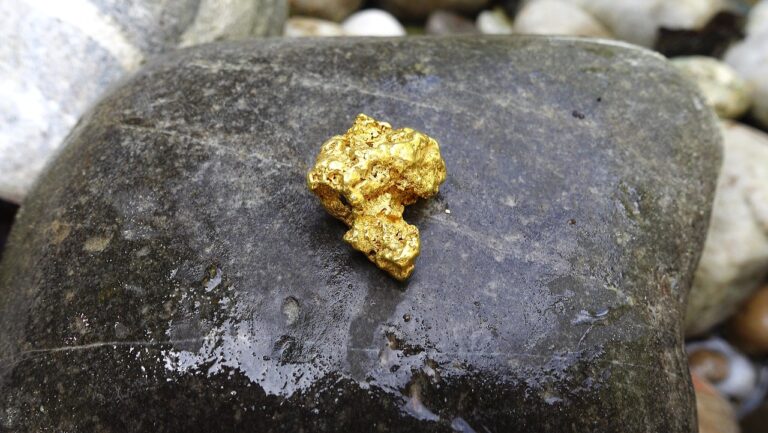 Além do ouro, os geólogos localizaram cinco depósitos de cobre, com mais de 13 mil toneladas de minério