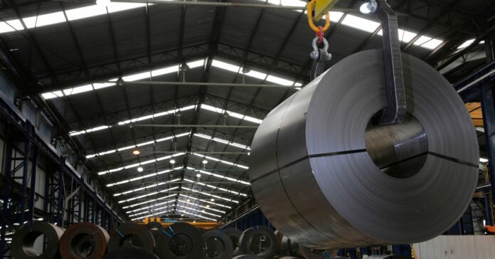 usina-aco Mesmo com a retração de 2,4% na produção de março, o estado acumulou um total de 2,5 milhões de toneladas de aço bruto nos três primeiros meses do ano, mantendo a liderança nacional com 29,8% de participação
