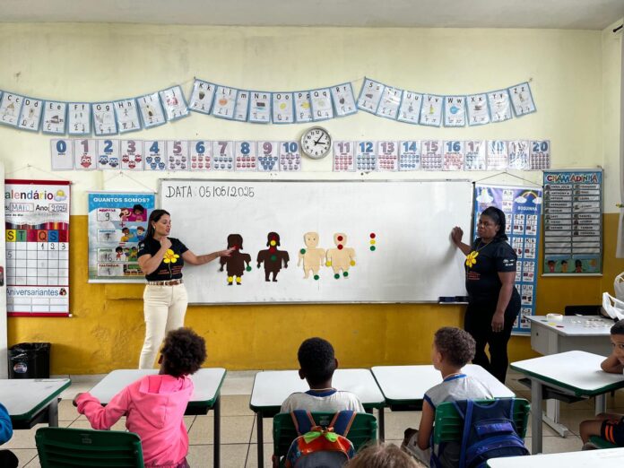 Maio Laranja (1) O Maio Laranja é um alerta para que todos nós, enquanto sociedade e poder público, estejamos atentos aos sinais de violência e atuemos com firmeza na garantia dos direitos das nossas crianças e adolescentes