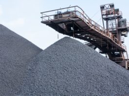 Os dados revelam um grau elevado de concentração comercial: 77,1% da receita obtida por Minas Gerais com as exportações de minério de ferro vieram exclusivamente da China