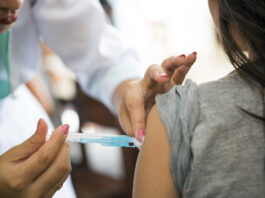 Essa é a primeira vez que o município recebe imunizantes contra a dengue, e o primeiro lote, com 940 doses, será direcionado exclusivamente para a aplicação da dose inicial