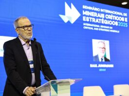 Durante o Seminário Internacional de Minerais Críticos e Estratégicos 2025, o presidente do IBRAM afirmou que o Brasil precisa se posicionar com urgência diante da nova geopolítica dos minérios
