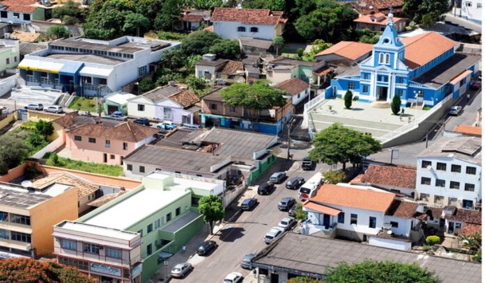 Criada pela Constituição de 1988, a CFEM representa uma importante compensação financeira que as empresas mineradoras pagam em função da extração dos recursos minerais